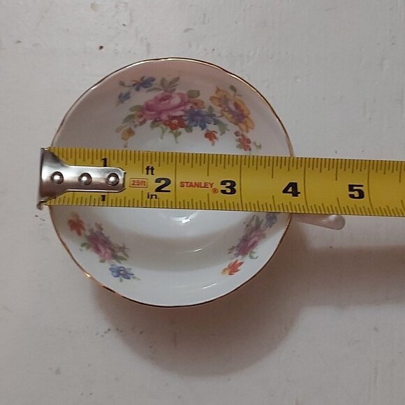 Vintage Collingwoods Bone China Teacup with Floral Design – Made in England - Picture 7 of 9